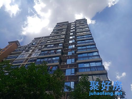 深圳宝安西乡有双地铁口的小产权房卖吗？